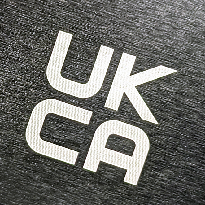 fertiges UKCA-Logo mit Lasermarkierungen